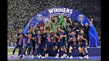 احتفال فريق باريس سان جيرمان بكأس السوبر