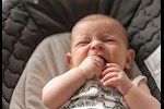 آلام التسنين تؤرق طفلِك؟- 3 أعشاب لتخفيفها
