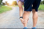 تشنجات الساق المفاجئة.. اعرف أسبابها وكيفية التخفيف منها
