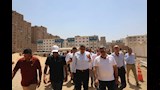 المحافظ خلال جولته الميدانية لتفقد الأعمال الإنشائية بمجمع المدارس الجديد (8)