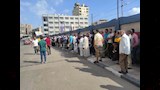 طوابير ممتدة أمام لجان البحيرة (4)