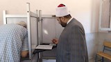 رئيس لجنة الفتوى بالأزهر يدلي بصوته (2)