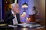 حسام موافي يحذر من عادة خطيرة عند تناول الدجاج