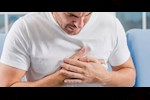 طيبيب يحذر من هذه العلامات: تشير لـ  التهاب غشاء القلب
