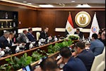 وزير الصحة يناقش تسريع تطبيق منظومة التأمين الصحي الشامل بالمحافظات
