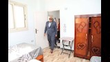 محافظ الوادي اجلديد يتفقم مشروع السكن المميز للطالبات المغتربات بالخارجة (2)