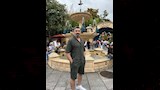 بالصور- .ياسر جلال يستمتع بالأجازة في ديزني لاند