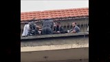 ثوان بين الحياة والموت.. إنقاذ شاب حاول الانتحار في اللحظة الأخيرة (فيديو)