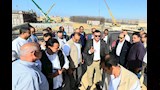 وزير الإسكان يتفقد مشروع إنشاء محطة لتحلية مياه البحر بالعلمين الجديدة (3)