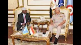 وزير الدفاع يلتقي نظيره الصومالي لتعزيز التعاون العسكري (3)