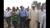 وزير الري يوجه المزارعين بتطهير المساقي