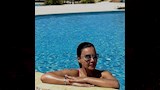 دينا فؤاد في حمام السباحة