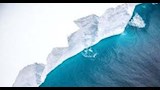 ذوبان جبل جليدي عمره 40 عاما وتحوله إلى اللون الأزرق (4)
