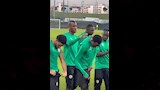 احتفال ساخر من لاعبي السنغال قبل مواجهة مصر (4)