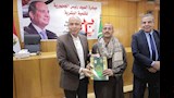 بالصور- محافظ المنيا يسلم 200 عقد جديد لتقنين أراضي أملاك الدولة