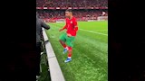 لاعب المغرب ووالدته (2)