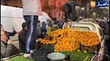 9 صور لبائع برتقال جزائري يوزع الفاكهة على الجماهير احتفالا بفوز السنغال