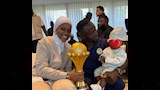 5 صور لاحتفال ساديو ماني مع زوجته بالتتويج بأمم أفريقيا