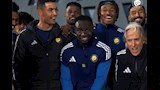 استقبال لاعبي النصر لساديو ماني (4)