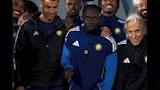استقبال لاعبي النصر لساديو ماني (7)