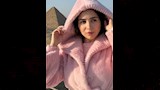 "بإطلالة شتوية ساحرة".. مي عز الدين تنشر صورا لها بجوار الأهرامات