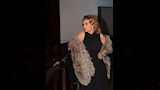يسرا بمكياج قوي وفستان أسود أنيق 