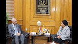 نائب وزير الصحة ورئيس جامعة المنيا يبحثان خطة السكان لـ 2026
