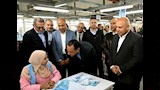 رئيس الوزراء يتفقد مصنع الجيزة للملابس الجاهزة (4)