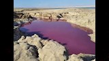 بحيرات غريبة تغير لونها 