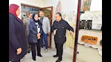 محافظ أسيوط يتابع اللمسات النهائية لمعرض الأسر المنتجة أسفل كوبري فيصل لافتتاحه الأيام المقبلة (13)