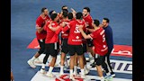 احتفالات لاعبي الأهلي مع الجماهير بعد الفوز على الزمالك وحصد برونزية العالم (فيديو وصور)