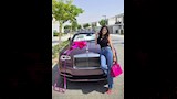 مي عمر مع سيارتها الرولز رويس