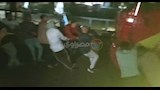 الأهالي والشباب يسحبون تريلا