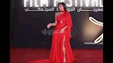 اختارت أسماء وضع مكياجا ترابيا 