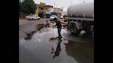 التعامل مع آثار السيل 