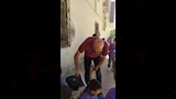 اتهام ولي أمر بتقييد تلميذ والسماح لنجله بضربه (2)