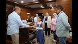 محافظ السويس يوقف معلمة اعتدت على تلميذة بالضرب ويحيلها للنيابة