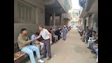 أهالي قرية تاج العز ينتظرون جثمان السائق إكرامي محمد شفيق (3)