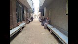 أهالي قرية تاج العز ينتظرون جثمان السائق إكرامي محمد شفيق  (5)