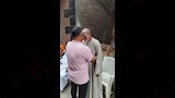 أهالي قرية تاج العز ينتظرون جثمان السائق إكرامي محمد شفيق  (8)