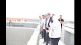 محافظ المنيا يتفقد محطة معالجة صرف صحي تكلفتها مليار جنيه (2)