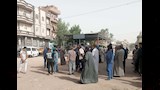 تجمع أهالي قرية تاج العز بالدقهلية لأداء صلاة الجنازة على ضحية حادث السودان (10)