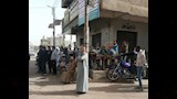 تجمع أهالي قرية تاج العز بالدقهلية لأداء صلاة الجنازة على ضحية حادث السودان (6)