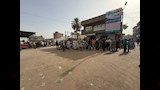تجمع أهالي قرية تاج العز بالدقهلية لأداء صلاة الجنازة على ضحية حادث السودان (7)