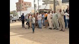 تجمع أهالي قرية تاج العز بالدقهلية لأداء صلاة الجنازة على ضحية حادث السودان (9)