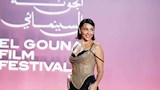مي سليم وميس حمدان على السجادة الحمراء لـ فيلم البارح العين ما نامت (12)