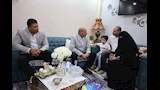 محافظ السيوس وناءبه يستمعا إل مطالب الأسرة 