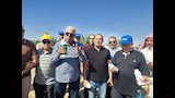 د الوفد داخل إحدى المزارع _5