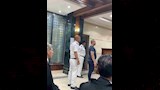 القاضي يتلوا حكم إحالته للمفتي_1