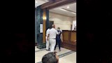 عقب ساعه الحكم واقتياده لقفص الاتهام_5